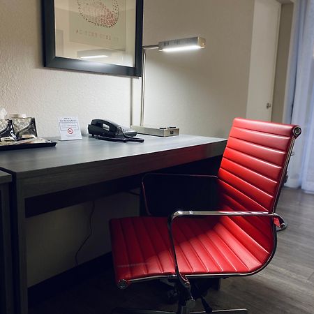 Ramada By Wyndham Hartford North - Bradley Airport Otel Windsor Locks Dış mekan fotoğraf
