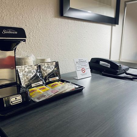 Ramada By Wyndham Hartford North - Bradley Airport Otel Windsor Locks Dış mekan fotoğraf