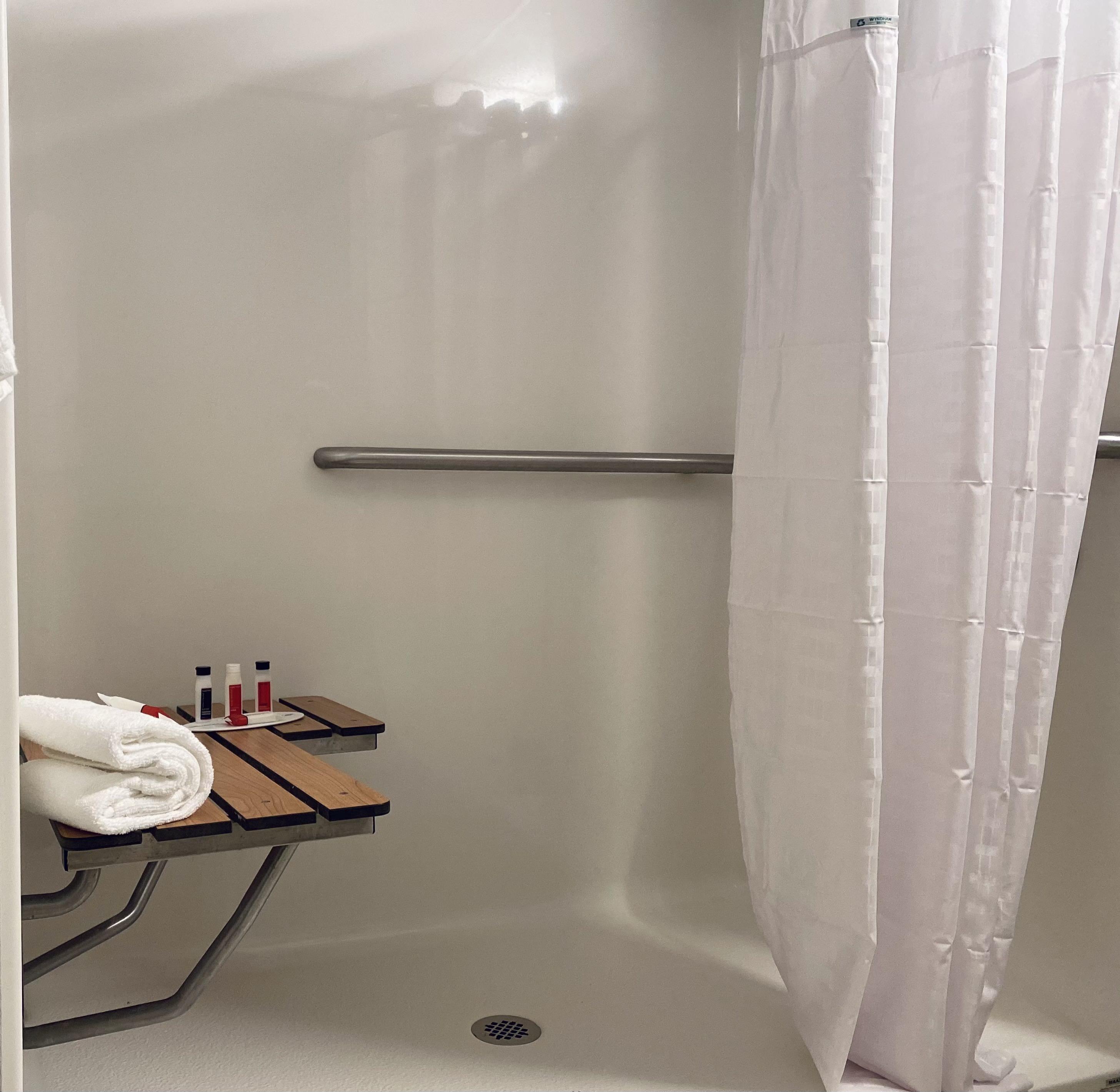 Ramada By Wyndham Hartford North - Bradley Airport Otel Windsor Locks Dış mekan fotoğraf