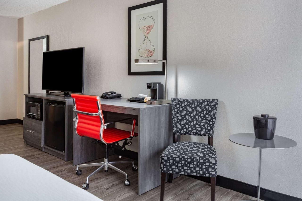 Ramada By Wyndham Hartford North - Bradley Airport Otel Windsor Locks Dış mekan fotoğraf