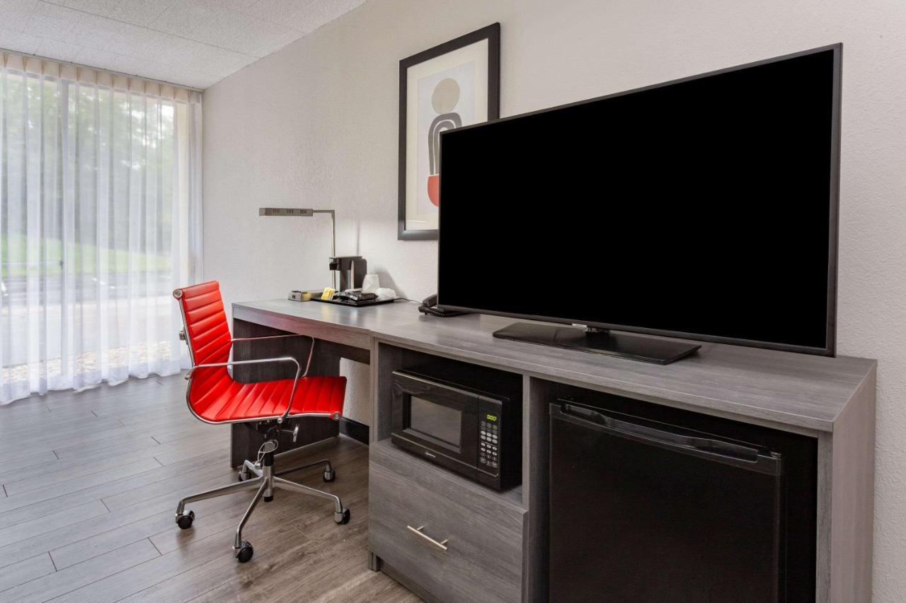 Ramada By Wyndham Hartford North - Bradley Airport Otel Windsor Locks Dış mekan fotoğraf