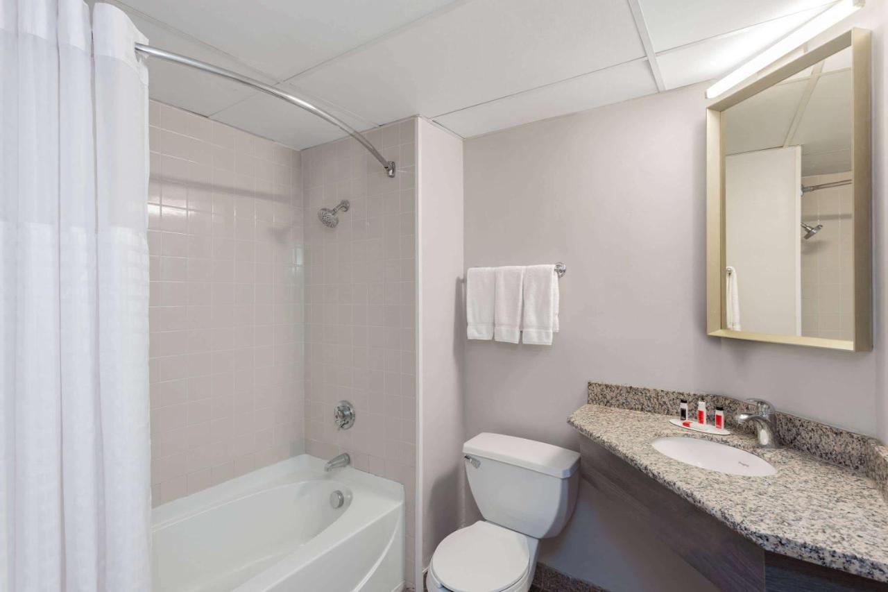 Ramada By Wyndham Hartford North - Bradley Airport Otel Windsor Locks Dış mekan fotoğraf