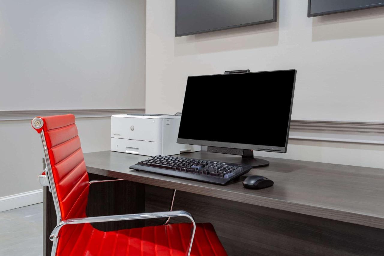 Ramada By Wyndham Hartford North - Bradley Airport Otel Windsor Locks Dış mekan fotoğraf