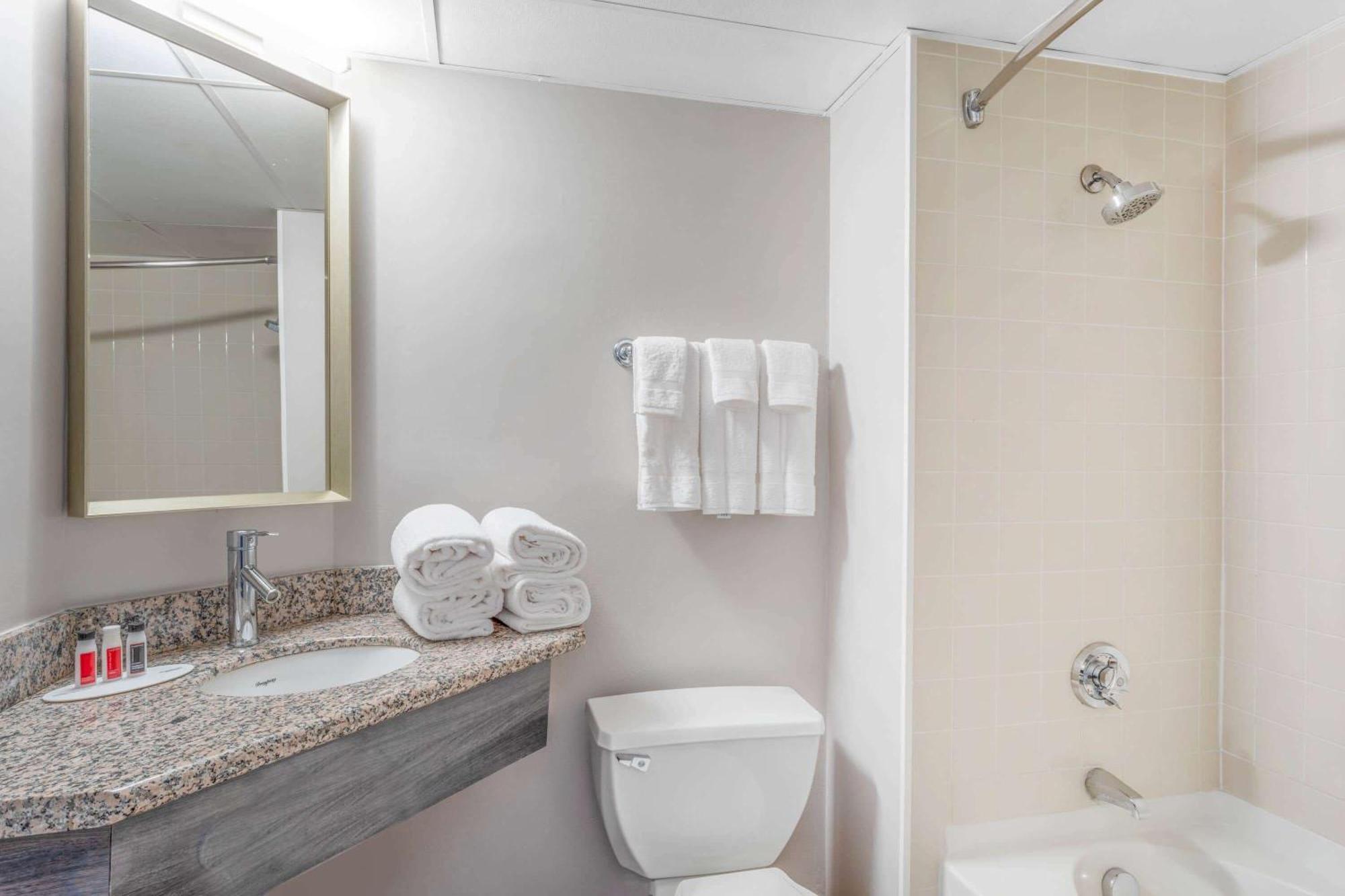 Ramada By Wyndham Hartford North - Bradley Airport Otel Windsor Locks Oda fotoğraf